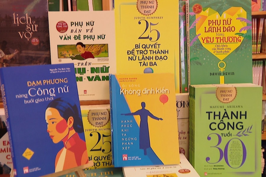 Tôn vinh vẻ đẹp người phụ nữ qua những trang sách