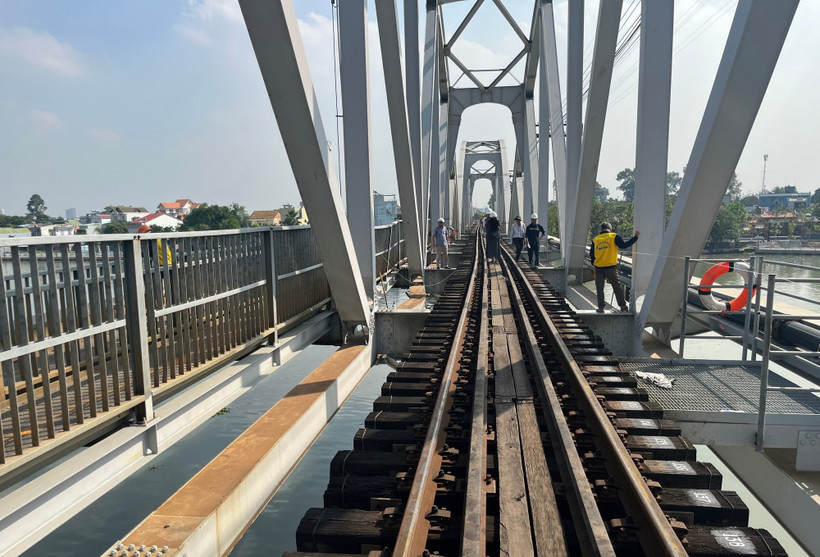 Đồng thuận phương án gia cố tạm cầu Ghềnh để sớm thông tuyến đường sắt Bắc - Nam