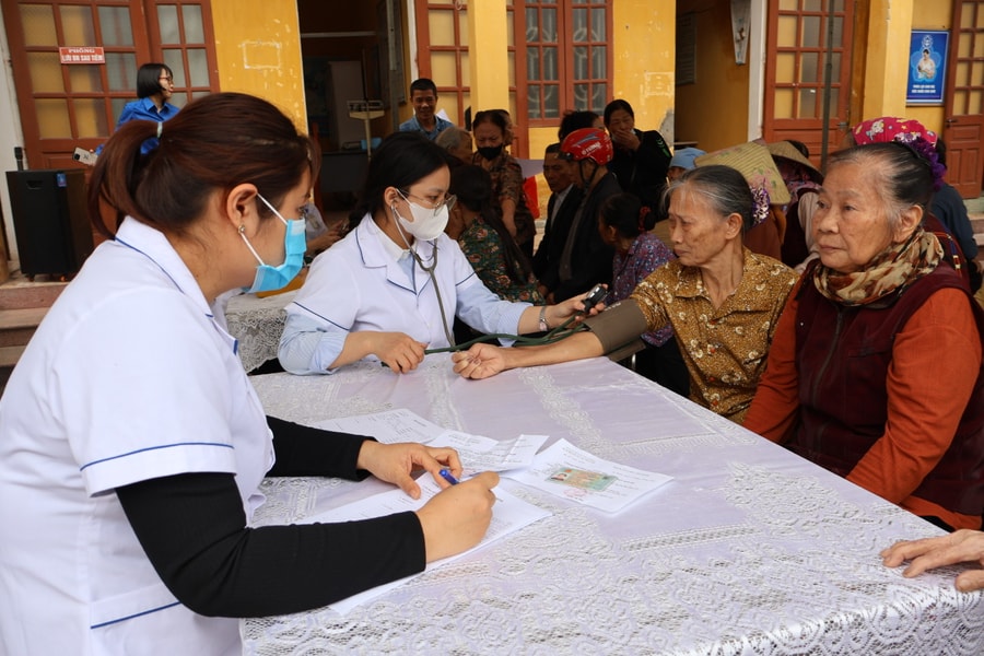 An Thành khám bệnh, cấp thuốc miễn phí cho 150 người có công, người cao tuổi