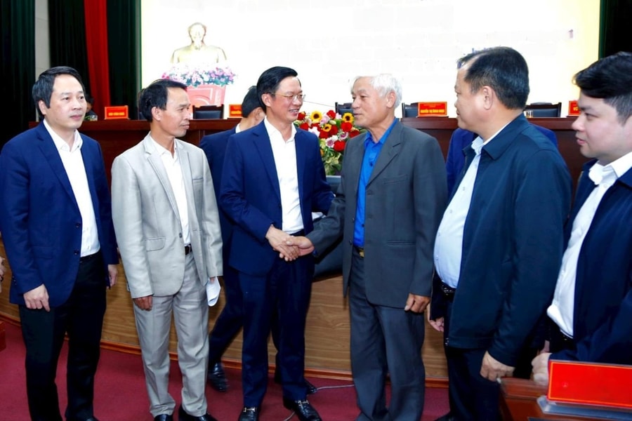 Phó Bí thư Thành uỷ, Chủ tịch Ủy ban MTTQ Việt Nam thành phố Phạm Văn Lập tiếp xúc cử tri tại đơn vị bầu cử số 8