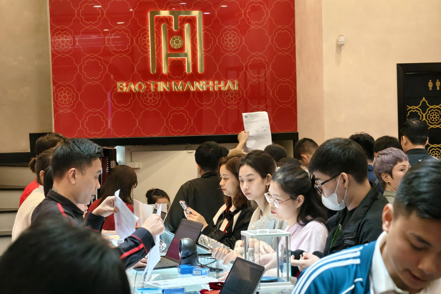 Giá vàng vẫn duy trì ở mức cao