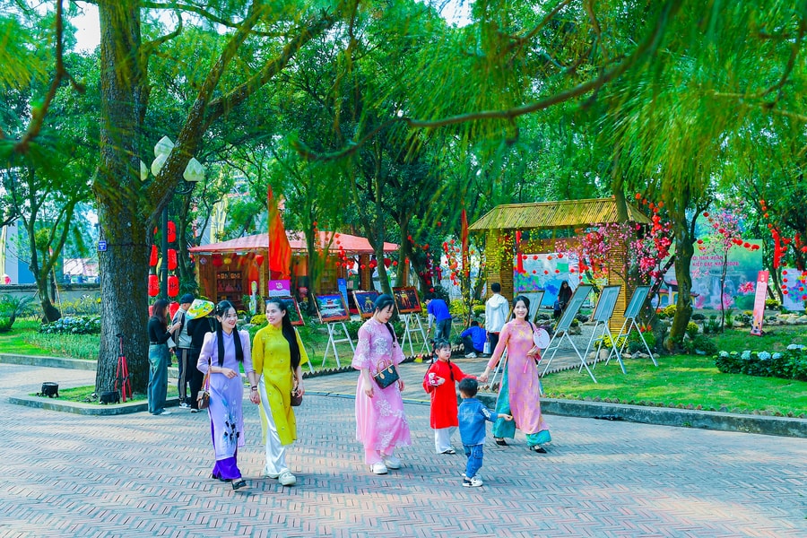 Những khoảnh khắc ấn tượng tại Lễ hội mùa xuân Côn Sơn - Kiếp Bạc năm 2026