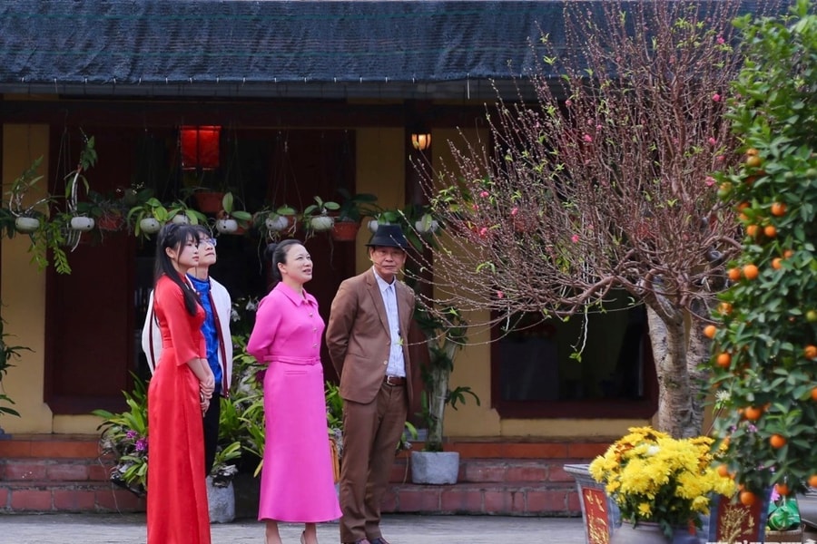 Family Spring outings become trend for multi-generational bonds