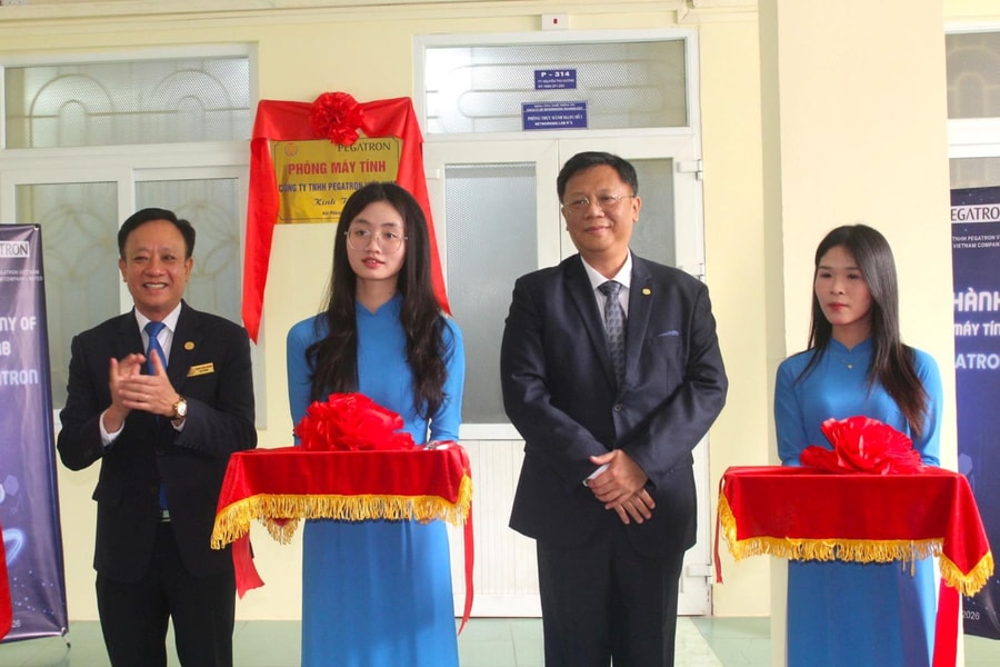 Công ty Pegatron Việt Nam tặng Trường Đại học Hàng hải Việt Nam phòng máy tính trị giá 800 triệu đồng