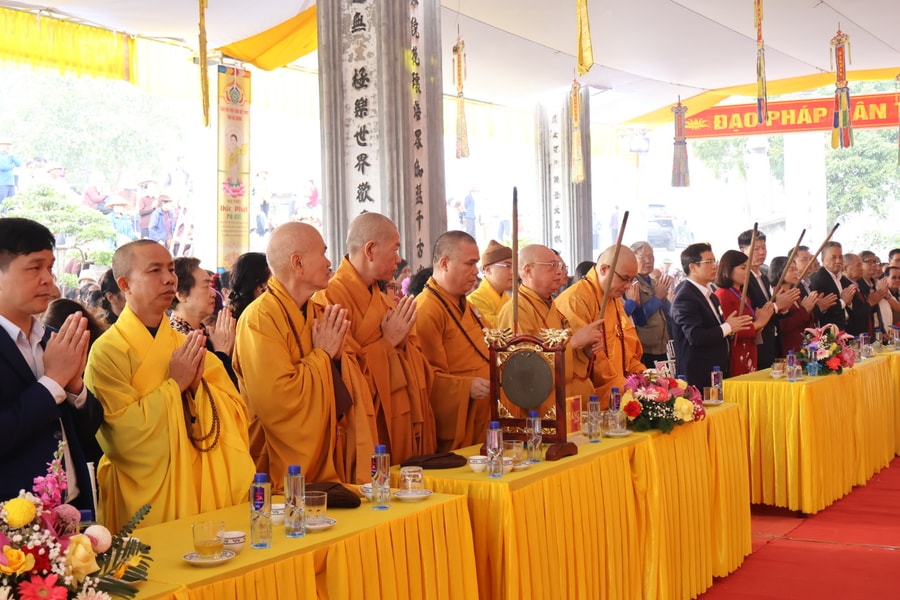 Khai hội chùa Muống, ngôi chùa nhiều tháp nhất phía tây thành phố
