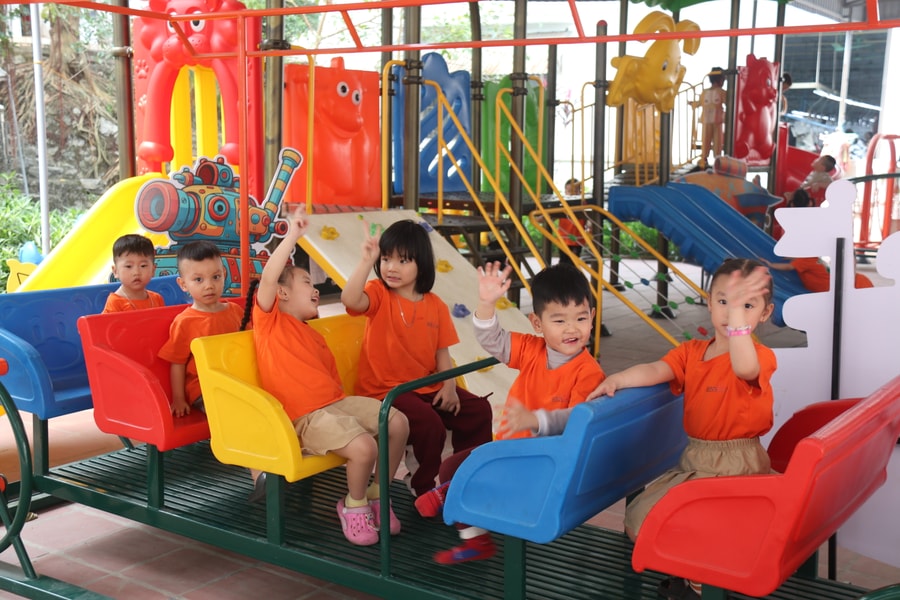 Có nhà trẻ trong công ty, công nhân an tâm làm việc