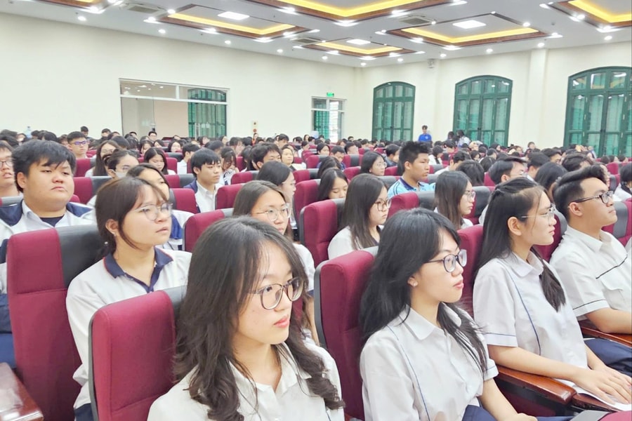 Kết nối nhà trường - doanh nghiệp tư vấn tuyển sinh, nghề nghiệp cho học sinh THPT