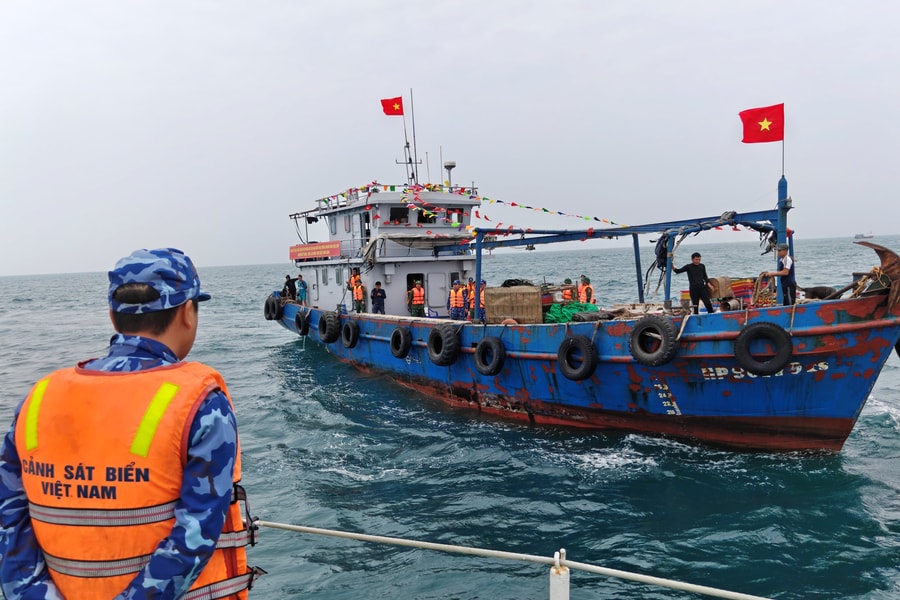 Quy định kiểm soát tàu nước ngoài khai thác, vận chuyển thủy sản qua Việt Nam