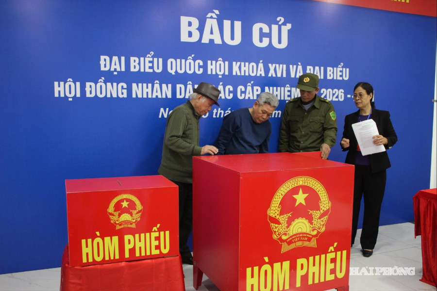 Điểm bỏ phiếu ở một trong những khu chung cư đông dân nhất Hải Phòng sẵn sàng bầu cử