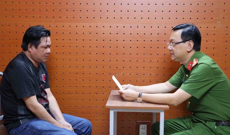 Bắt nhóm dàn cảnh giật dây chuyền của du khách tại khu tham quan ở Cần Thơ
