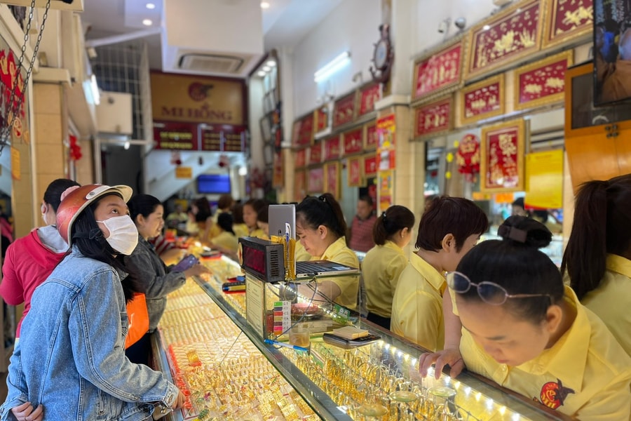 Giá vàng tiếp đà giảm