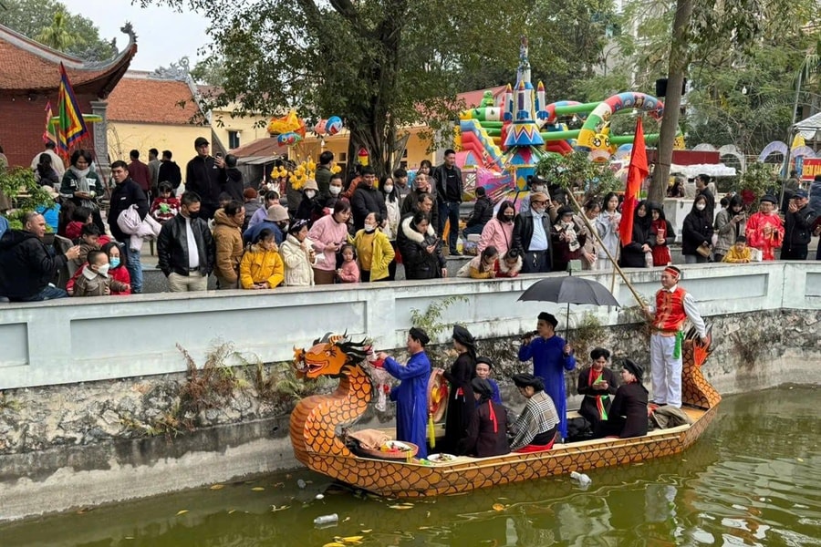 Ngược dòng quan họ