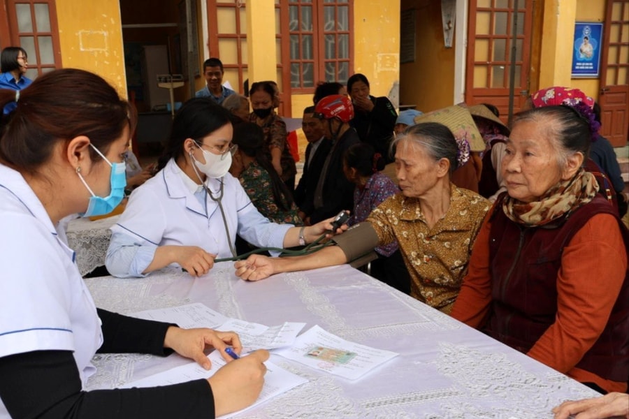 Một số bệnh thường gặp khi thời tiết chuyển từ mùa xuân sang mùa hè