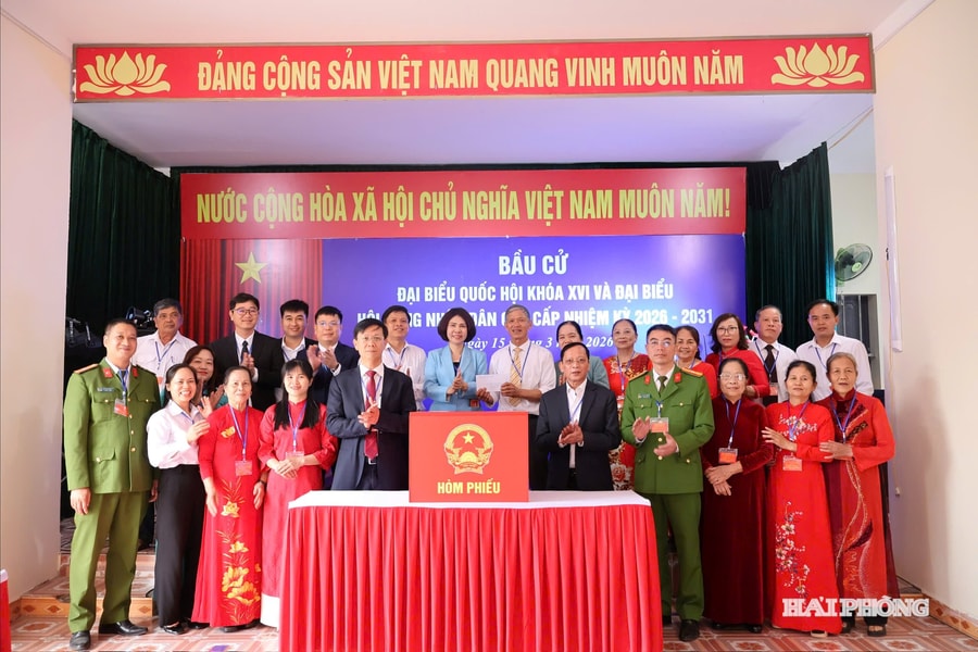 Một số tổ bầu cử ở Hải Phòng được khen thưởng đột xuất