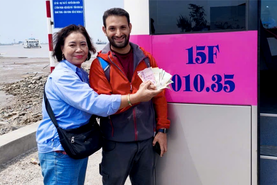 4 lần trả lại tài sản cho hành khách để quên