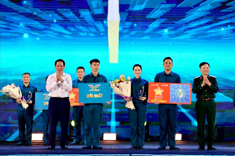 Đội Đất Cảng anh hùng tỏa sáng tại 'Sắc màu Sao Vuông' Quân khu 3