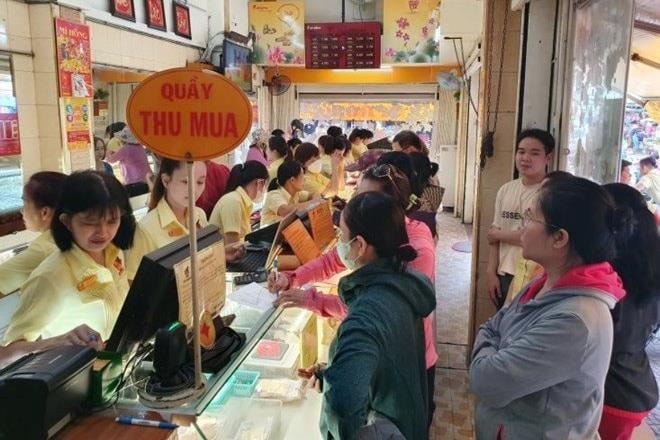 Giá vàng SJC tụt khỏi mốc 175 triệu đồng