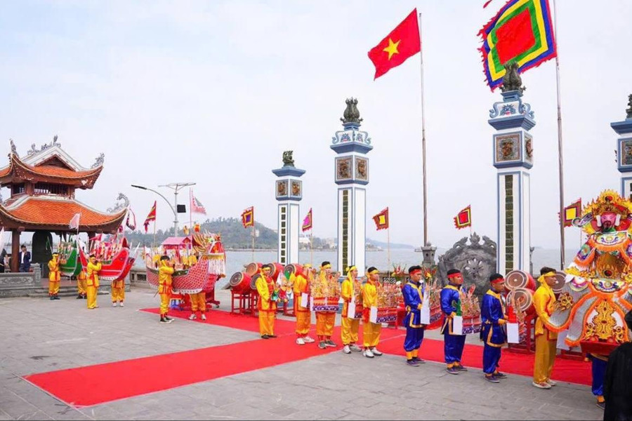 Về đảo Dấu hòa nhịp lễ hội biển Đồ Sơn