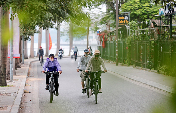 Bắc Bộ có mưa vài nơi, Nam Bộ có nơi nắng nóng