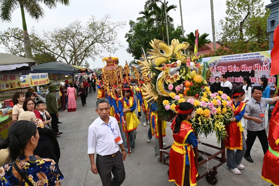 Khai hội đền Chợ Cháy