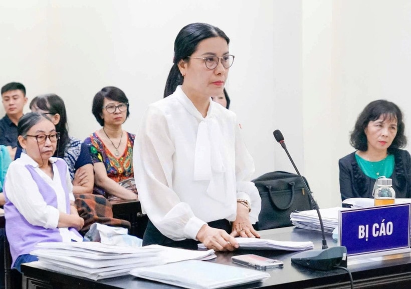 Cựu hiệu trưởng hầu tòa do thu sai tiền dạy thêm