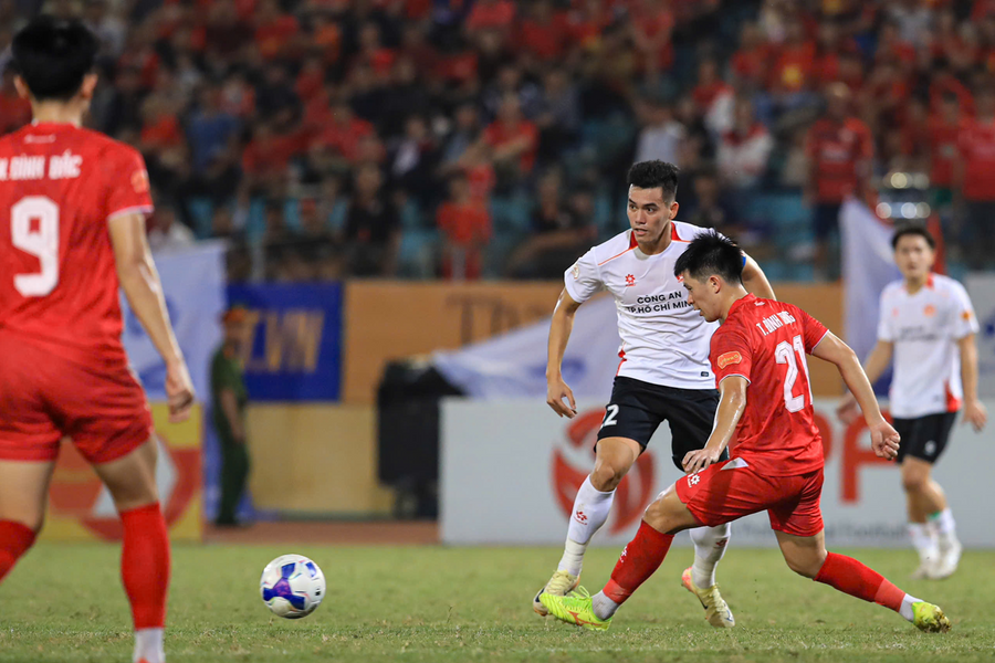 Cầu thủ nội trước áp lực cạnh tranh ngày càng khốc liệt tại V-League