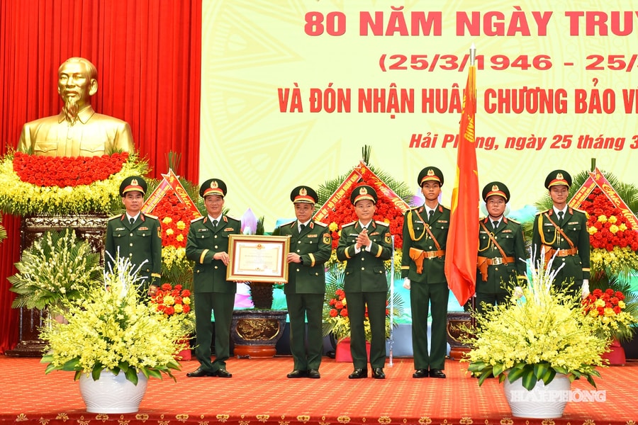 Cục Chính trị Quân khu 3 đón nhận Huân chương Bảo vệ Tổ quốc hạng nhất