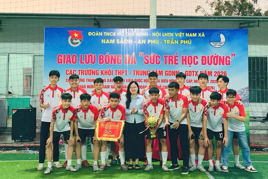 Trường THPT Nam Sách vô địch giải bóng đá 'Sức trẻ học đường'