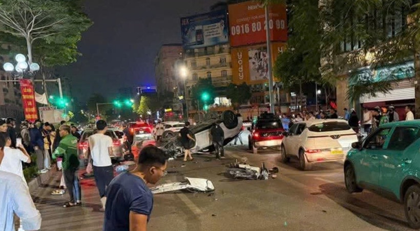 Tài xế buồn ngủ gây tai nạn liên hoàn nghiêm trọng tại Hà Nội