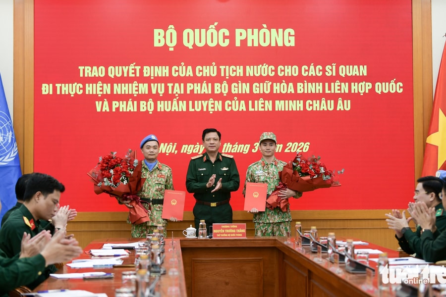 Hai sĩ quan Việt Nam lên đường thực hiện nhiệm vụ tại phái bộ gìn giữ hòa bình Liên hợp quốc