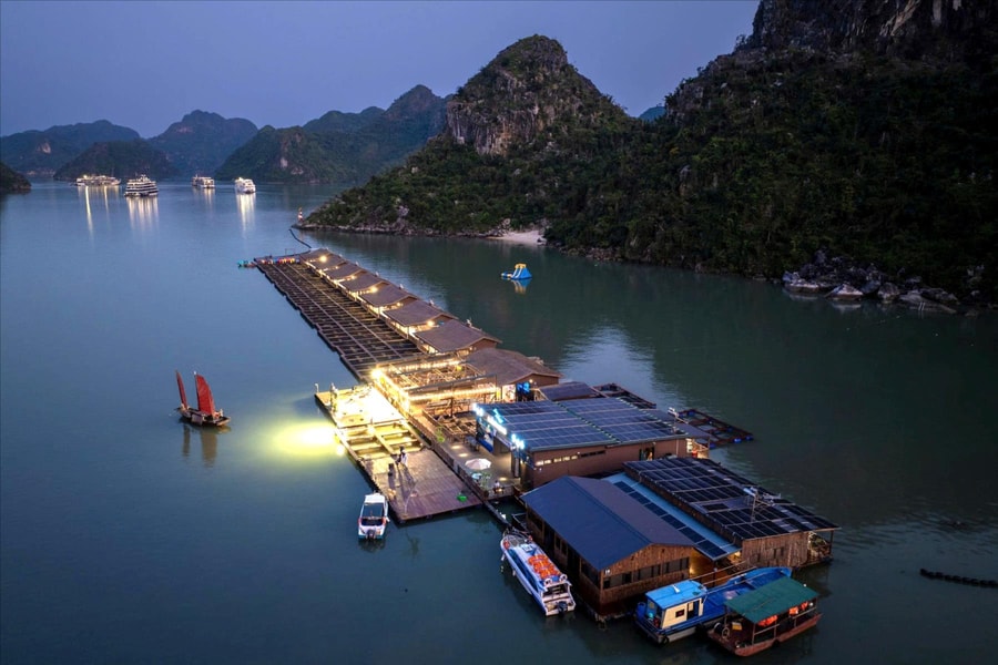 Trải nghiệm nhà bè trên vịnh Lan Hạ