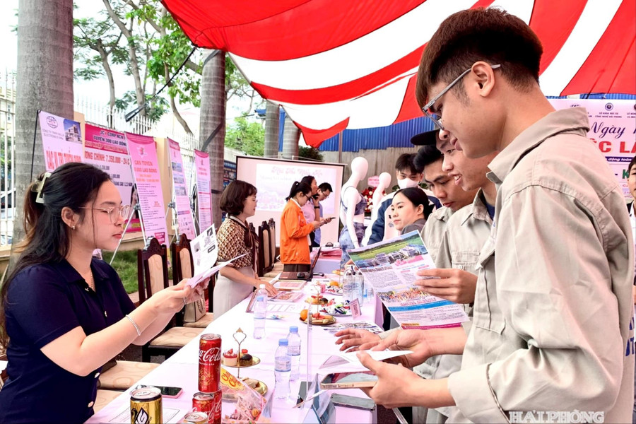 Sôi nổi Ngày hội việc làm 'Công nghệ số - Kinh tế xanh'