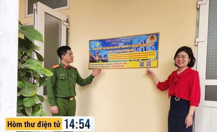 Công an xã Hà Bắc đưa 'hòm thư số' đến gần dân