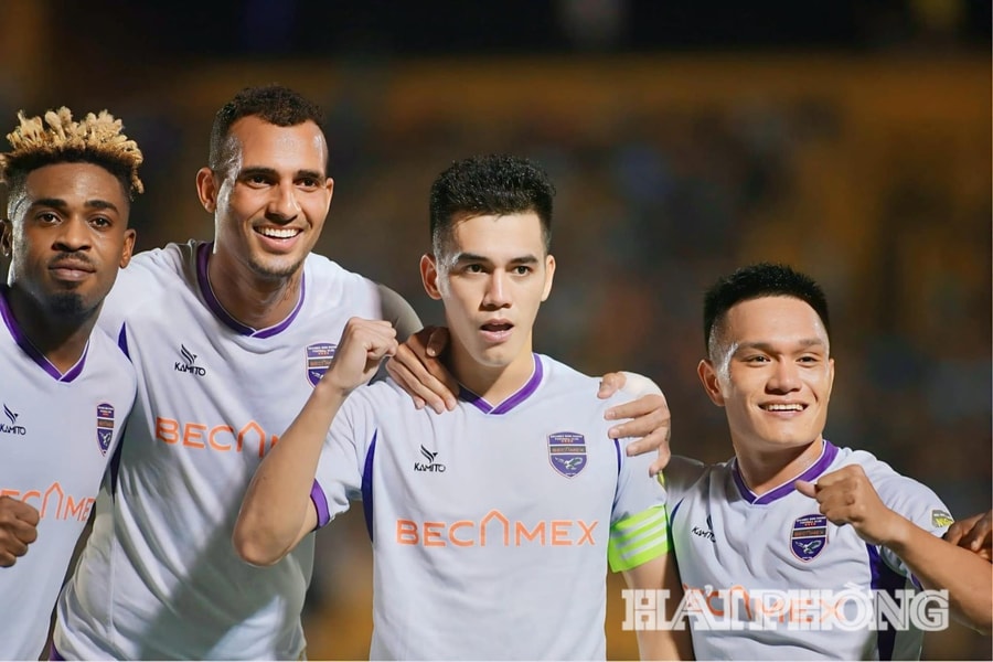 Nguyễn Tiến Linh bình thản trước bão giông