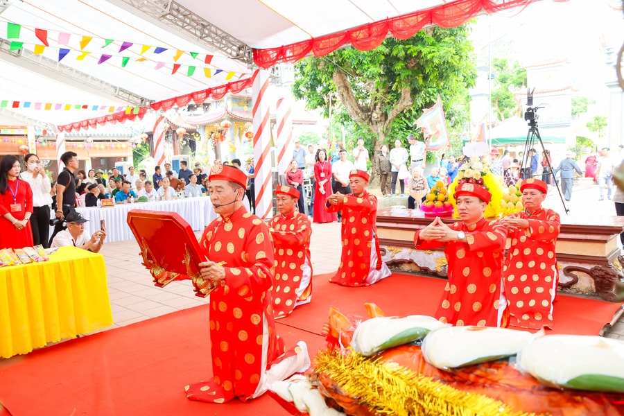 Traditional festival of Mo Temple and Pagoda in Nghi Duong Commune