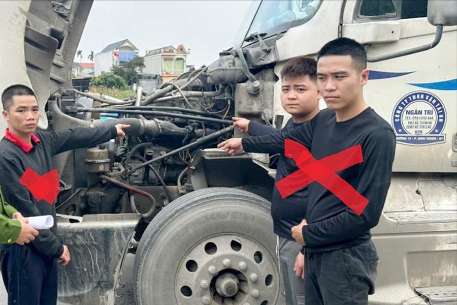 Bắt ổ nhóm 3 đối tượng trộm 'hộp đen' xe container lúc rạng sáng
