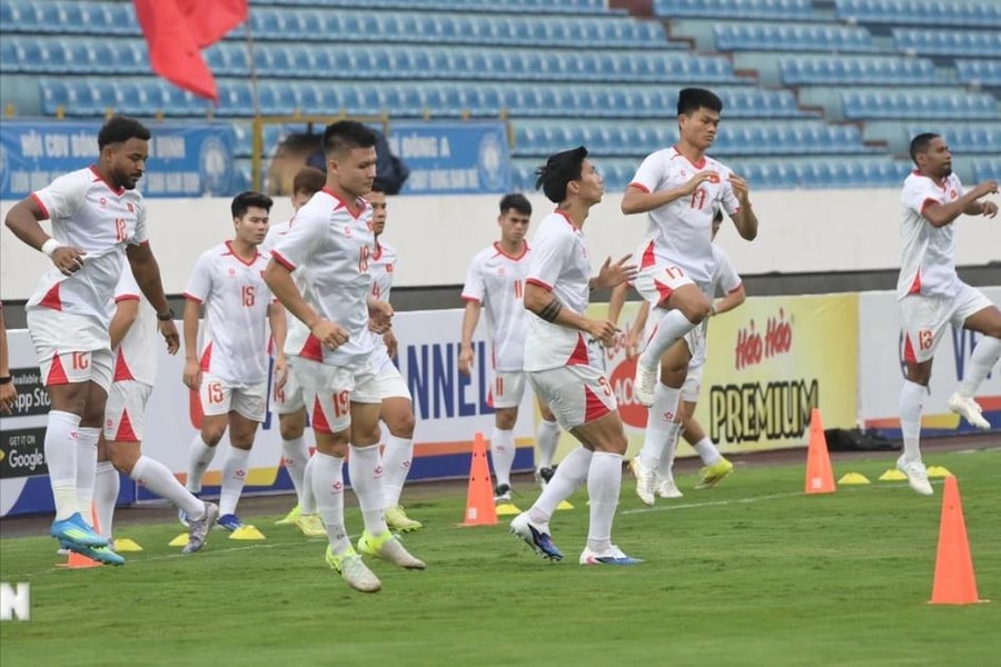 Đội tuyển Việt Nam và Malaysia tập luyện trước trận vòng loại Asian Cup 2027