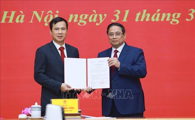 Thủ tướng Phạm Minh Chính trao Quyết định bổ nhiệm Giám đốc Đại học Quốc gia Hà Nội