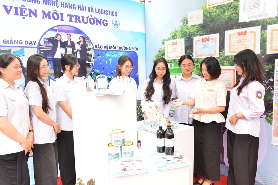 Trường Đại học Hàng hải Việt Nam trưng bày triển lãm sản phẩm khoa học - công nghệ tiêu biểu