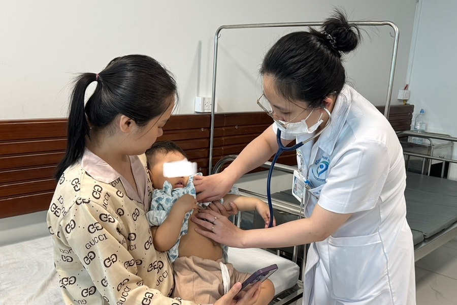 Hướng dẫn chăm sóc và phòng bệnh tay chân miệng cho trẻ nhỏ