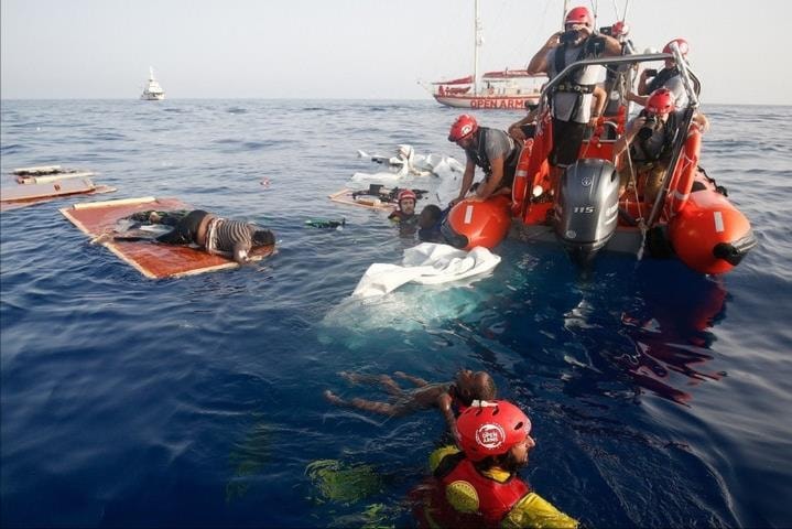 Italy vớt gần 20 thi thể người di cư ngoài khơi đảo Lampedusa