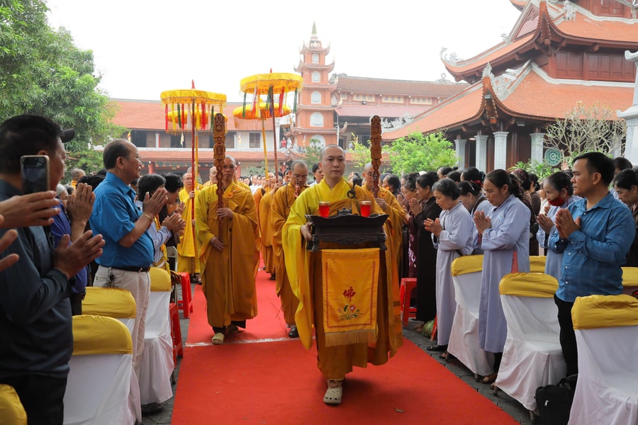 Khai hội truyền thống chùa Đống Cao