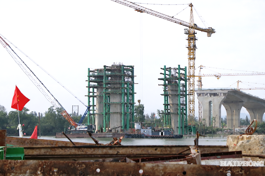 Accelerated disbursement speeds up construction of Nguyen Trai bridge