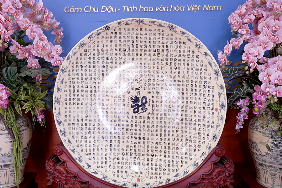 Chiếc đĩa gốm Chu Đậu lập kỷ lục thế giới
