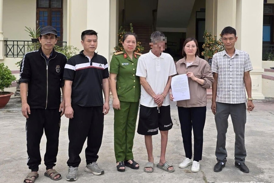 Công an xã Mao Điền giúp người đàn ông tâm thần đi lạc từ Bắc Ninh về với gia đình