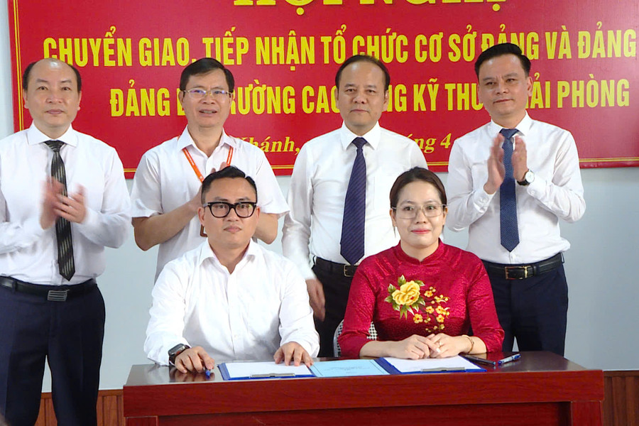 Chuyển giao Đảng bộ Trường Cao đẳng Kỹ thuật Hải Phòng về Đảng ủy xã An Khánh