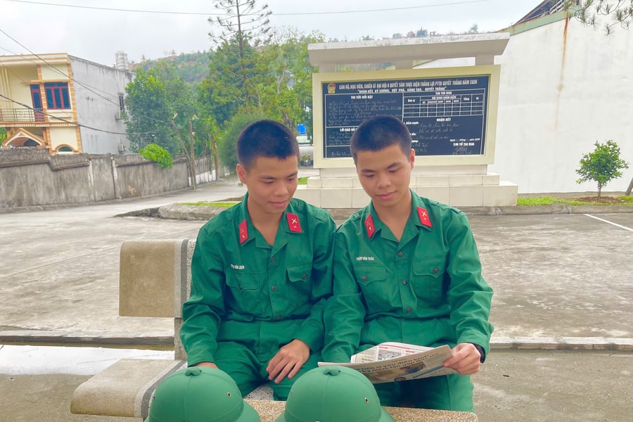 Anh em song sinh 'vượt nắng' thao trường
