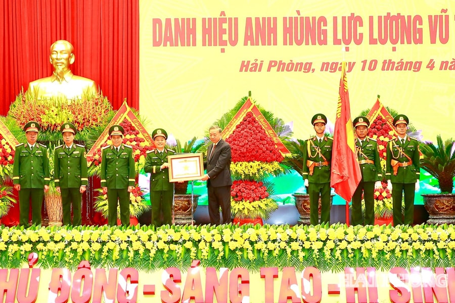 Tổng Bí thư, Chủ tịch nước Tô Lâm trao danh hiệu Anh hùng Lực lượng vũ trang nhân dân tặng Quân khu 3