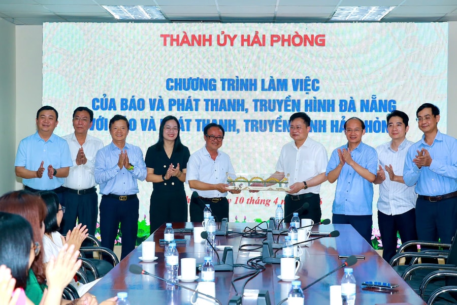 Sharing experience in operating press agencies