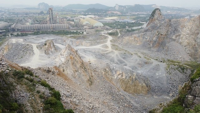 Auction of mineral exploitation rights in seven areas